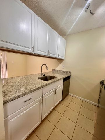 6061 N 10th Ave Avenue N 242, Greenacres, FL 33463