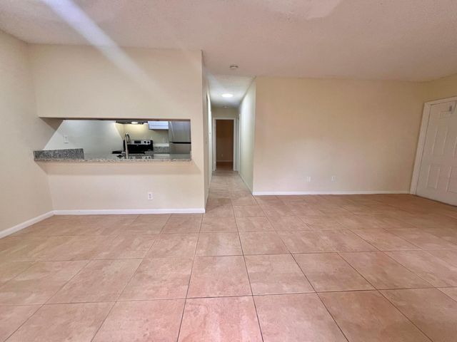 6061 N 10th Ave Avenue N 242, Greenacres, FL 33463