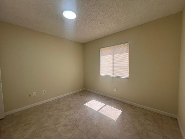 6061 N 10th Ave Avenue N 242, Greenacres, FL 33463