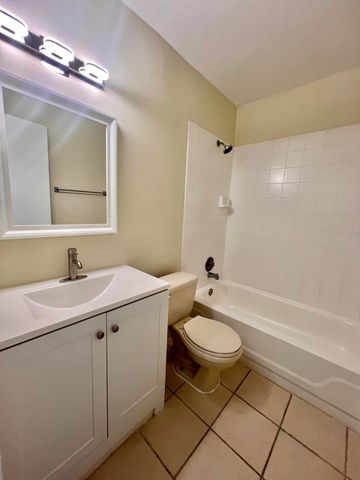 6061 N 10th Ave Avenue N 242, Greenacres, FL 33463