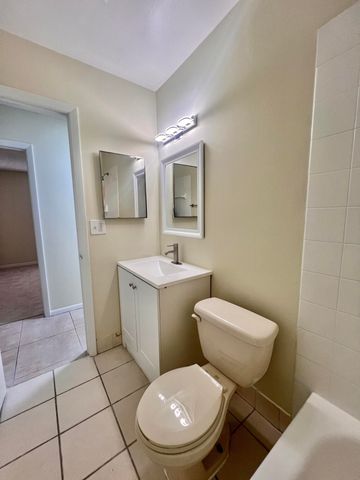 6061 N 10th Ave Avenue N 242, Greenacres, FL 33463