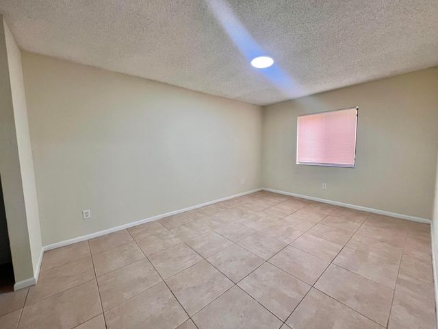 6061 N 10th Ave Avenue N 242, Greenacres, FL 33463