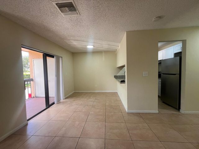 6061 N 10th Ave Avenue N 242, Greenacres, FL 33463