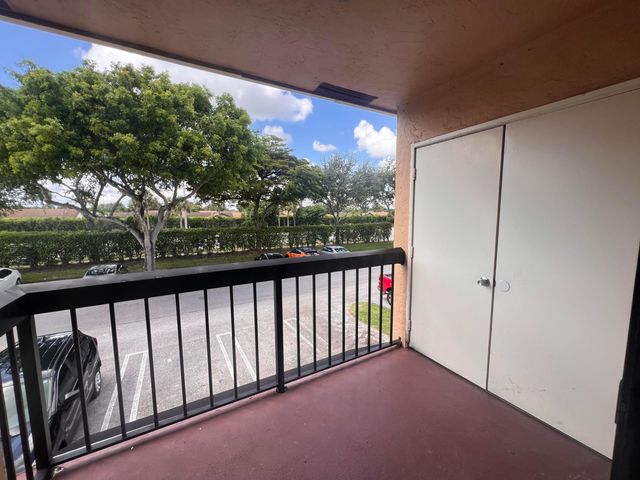 6061 N 10th Ave Avenue N 242, Greenacres, FL 33463