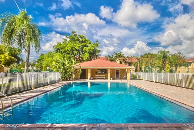 6061 N 10th Ave Avenue N 242, Greenacres, FL 33463