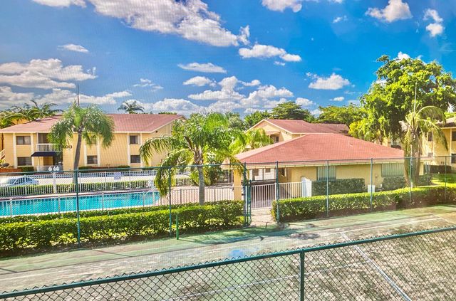 6061 N 10th Ave Avenue N 242, Greenacres, FL 33463
