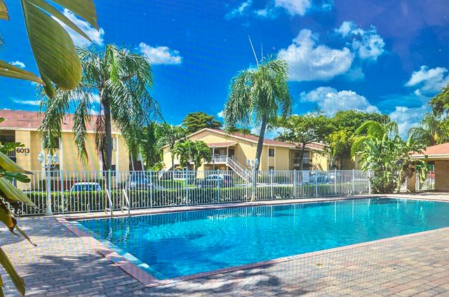 6061 N 10th Ave Avenue N 242, Greenacres, FL 33463