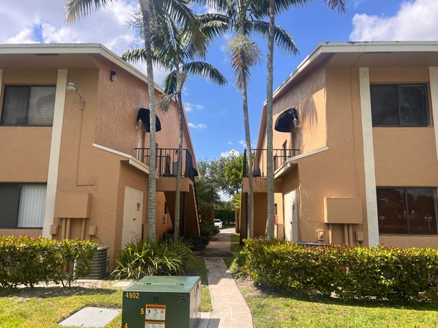 6061 N 10th Ave Avenue N 242, Greenacres, FL 33463