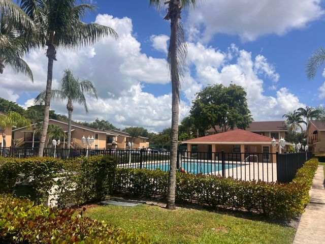 6061 N 10th Ave Avenue N 242, Greenacres, FL 33463