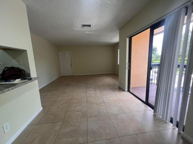 6061 N 10th Ave Avenue N 242, Greenacres, FL 33463