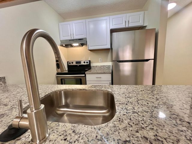 6061 N 10th Ave Avenue N 242, Greenacres, FL 33463