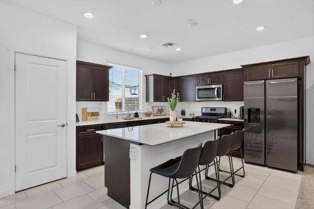 4065 N Contessa Avenue, Fresno, CA 93723