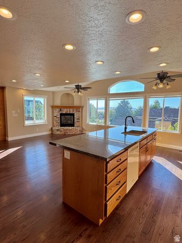 1959 N 150 E, Centerville, UT 84014