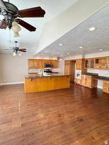 1959 N 150 E, Centerville, UT 84014