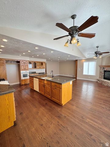 1959 N 150 E, Centerville, UT 84014