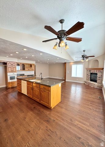 1959 N 150 E, Centerville, UT 84014