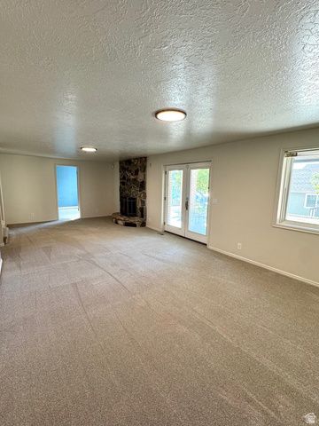 1959 N 150 E, Centerville, UT 84014