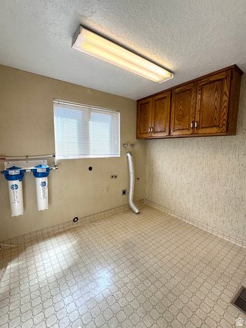 1959 N 150 E, Centerville, UT 84014