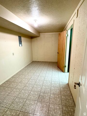 1959 N 150 E, Centerville, UT 84014