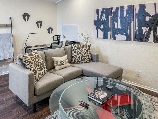 6100 Calmar CV, Austin, TX 78721