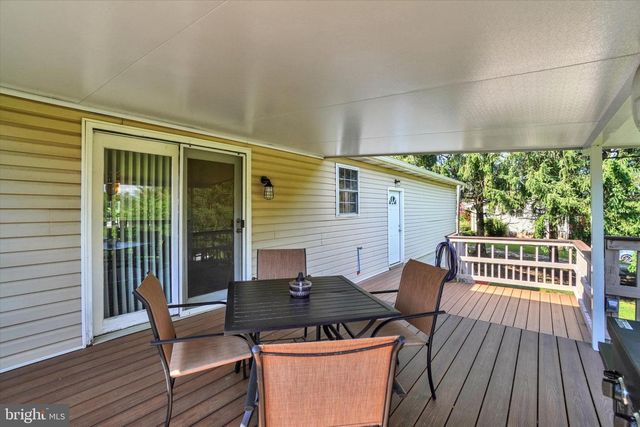 1708 MANOR RD, Windsor, PA 17366