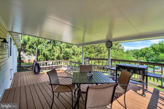 1708 MANOR RD, Windsor, PA 17366