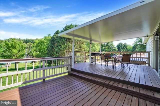 1708 MANOR RD, Windsor, PA 17366