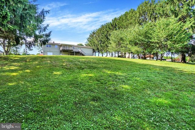 1708 MANOR RD, Windsor, PA 17366