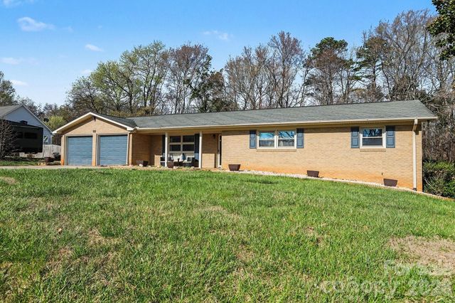 213 Lakeview Drive, Harrisburg, NC 28075