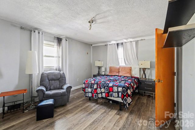 213 Lakeview Drive, Harrisburg, NC 28075