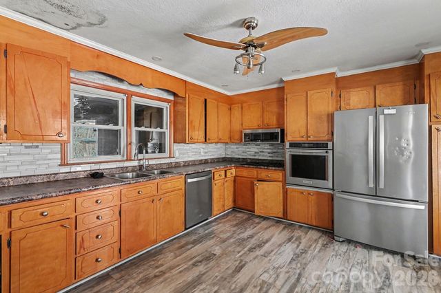 213 Lakeview Drive, Harrisburg, NC 28075