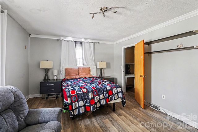 213 Lakeview Drive, Harrisburg, NC 28075