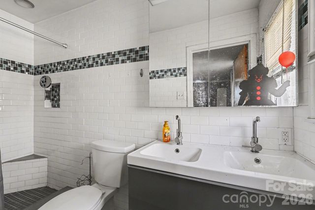 213 Lakeview Drive, Harrisburg, NC 28075