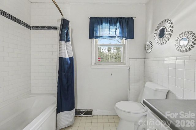 213 Lakeview Drive, Harrisburg, NC 28075