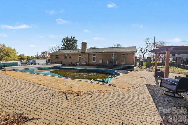 213 Lakeview Drive, Harrisburg, NC 28075