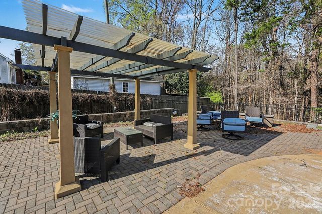 213 Lakeview Drive, Harrisburg, NC 28075