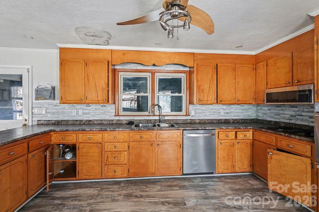 213 Lakeview Drive, Harrisburg, NC 28075