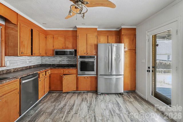 213 Lakeview Drive, Harrisburg, NC 28075