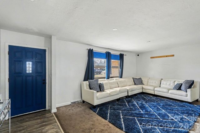 213 Lakeview Drive, Harrisburg, NC 28075