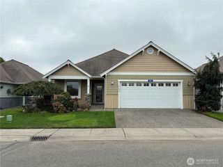 800 Farmington Drive #6, Burlington, WA 98233