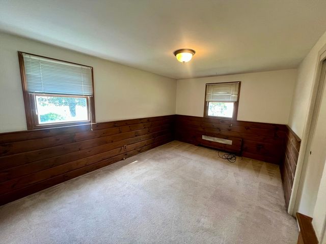 12 Saran Ave 12, Bedford, MA 01730