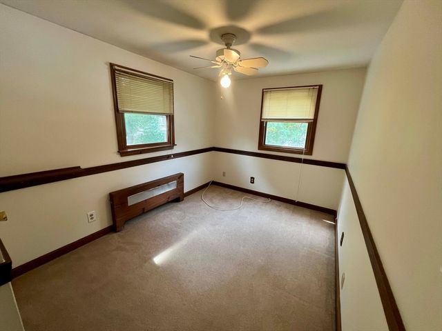 12 Saran Ave 12, Bedford, MA 01730
