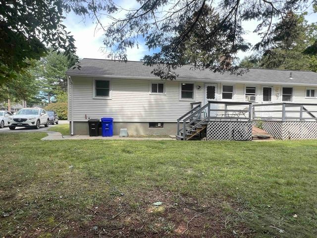 12 Saran Ave 12, Bedford, MA 01730