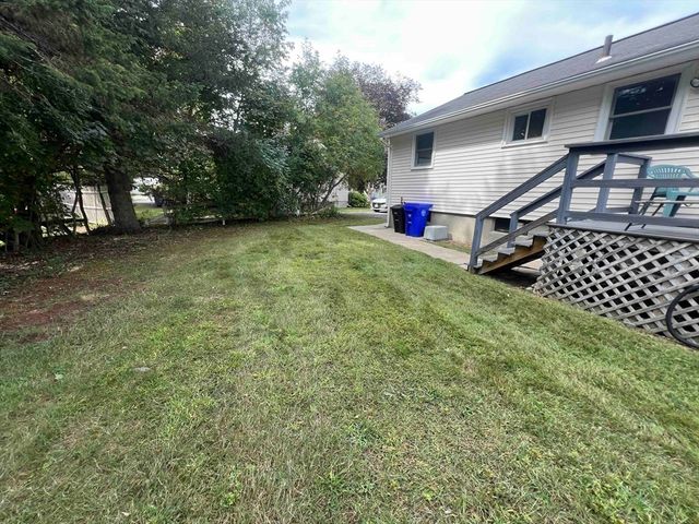 12 Saran Ave 12, Bedford, MA 01730