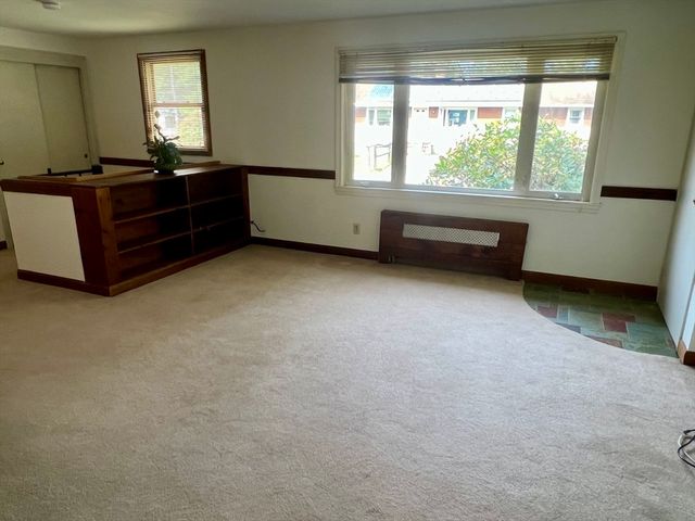12 Saran Ave 12, Bedford, MA 01730