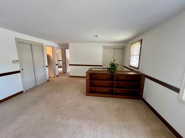 12 Saran Ave 12, Bedford, MA 01730