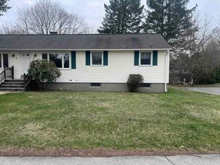 12 Saran Ave 12, Bedford, MA 01730