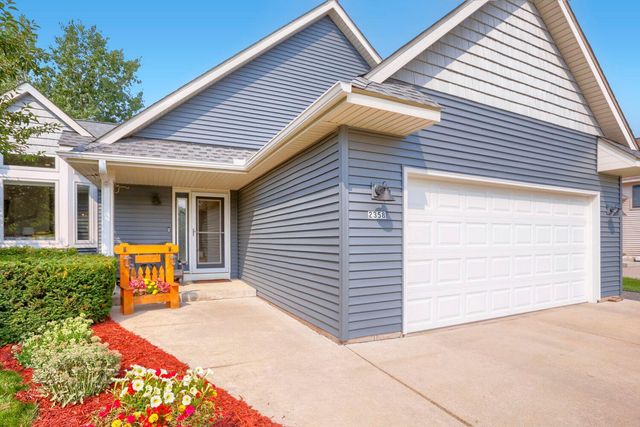 2358 Holly Avenue N, Oakdale, MN 55128