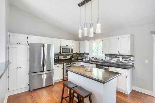 2358 Holly Avenue N, Oakdale, MN 55128