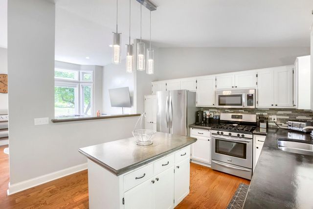 2358 Holly Avenue N, Oakdale, MN 55128